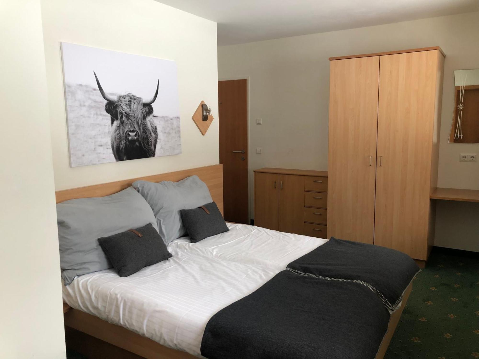 באד גסטיין Panorama Spa Lodges Das.Schiller מראה חיצוני תמונה
