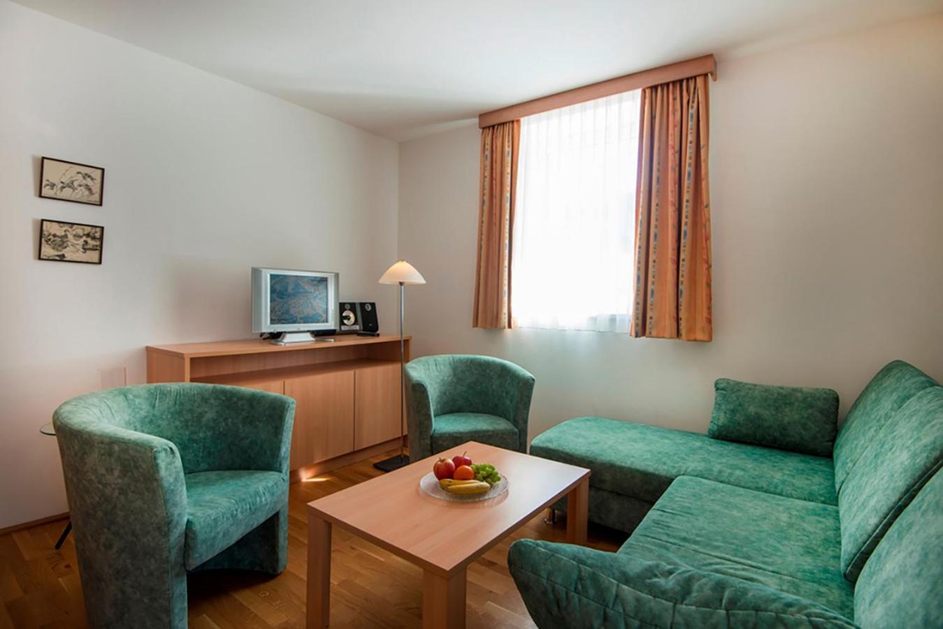באד גסטיין Panorama Spa Lodges Das.Schiller מראה חיצוני תמונה