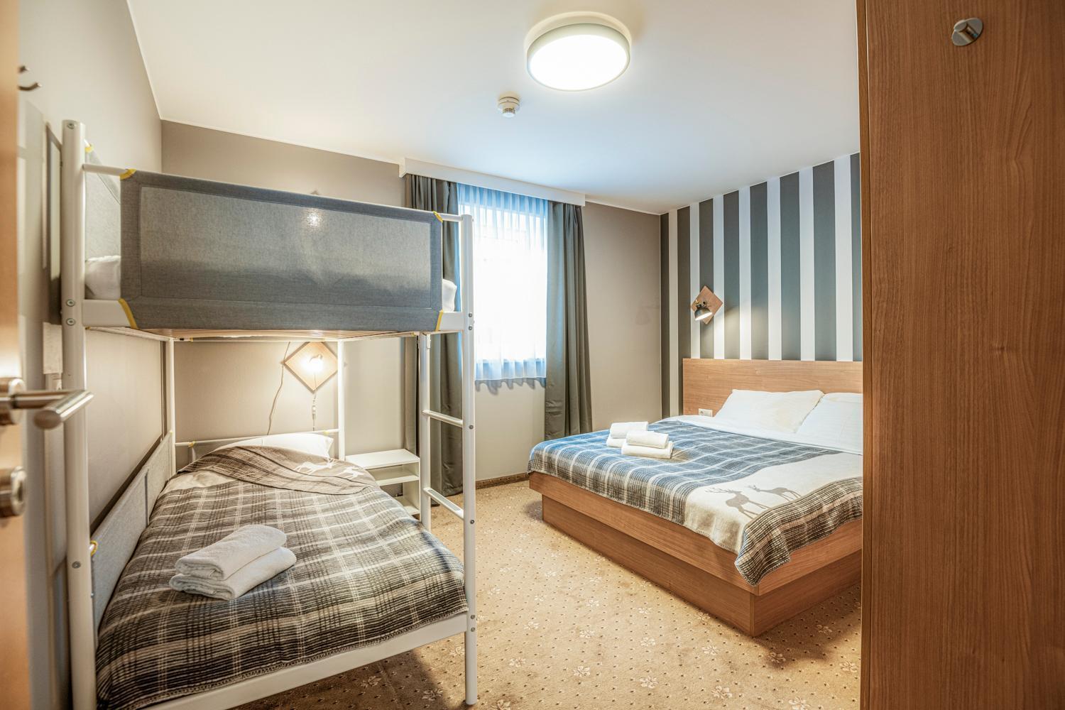 באד גסטיין Panorama Spa Lodges Das.Schiller מראה חיצוני תמונה