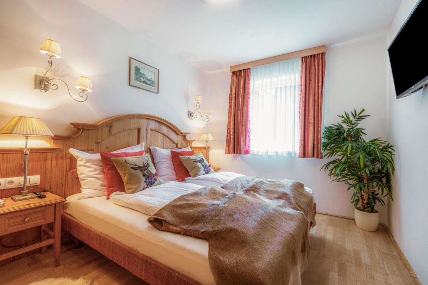באד גסטיין Panorama Spa Lodges Das.Schiller מראה חיצוני תמונה