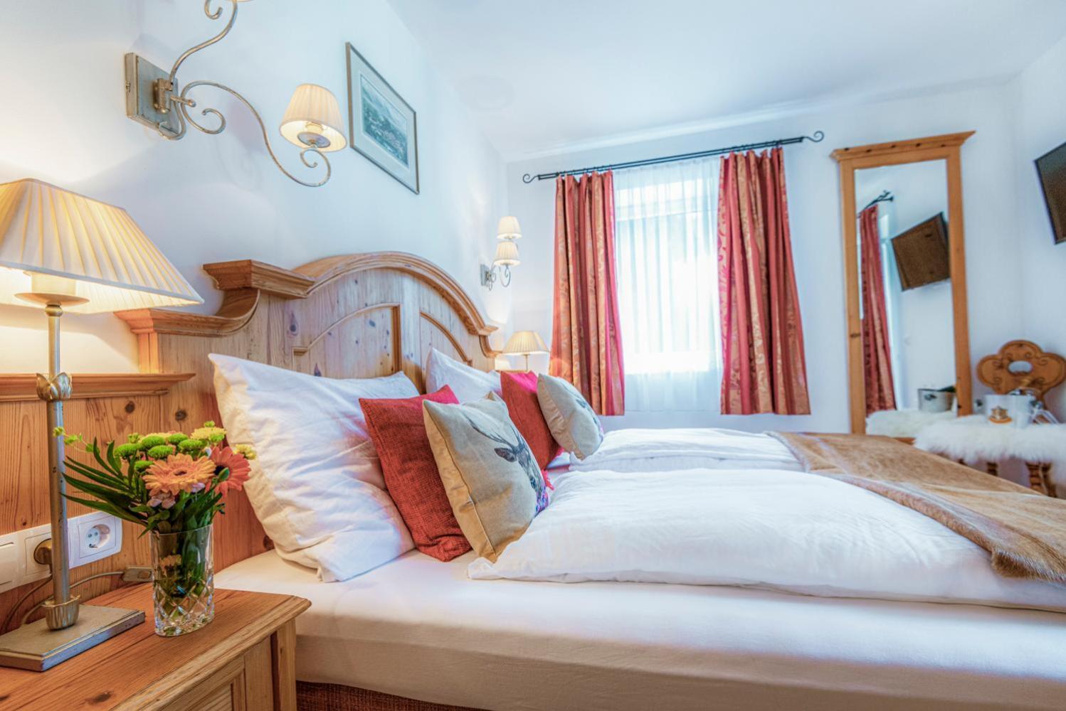 באד גסטיין Panorama Spa Lodges Das.Schiller מראה חיצוני תמונה