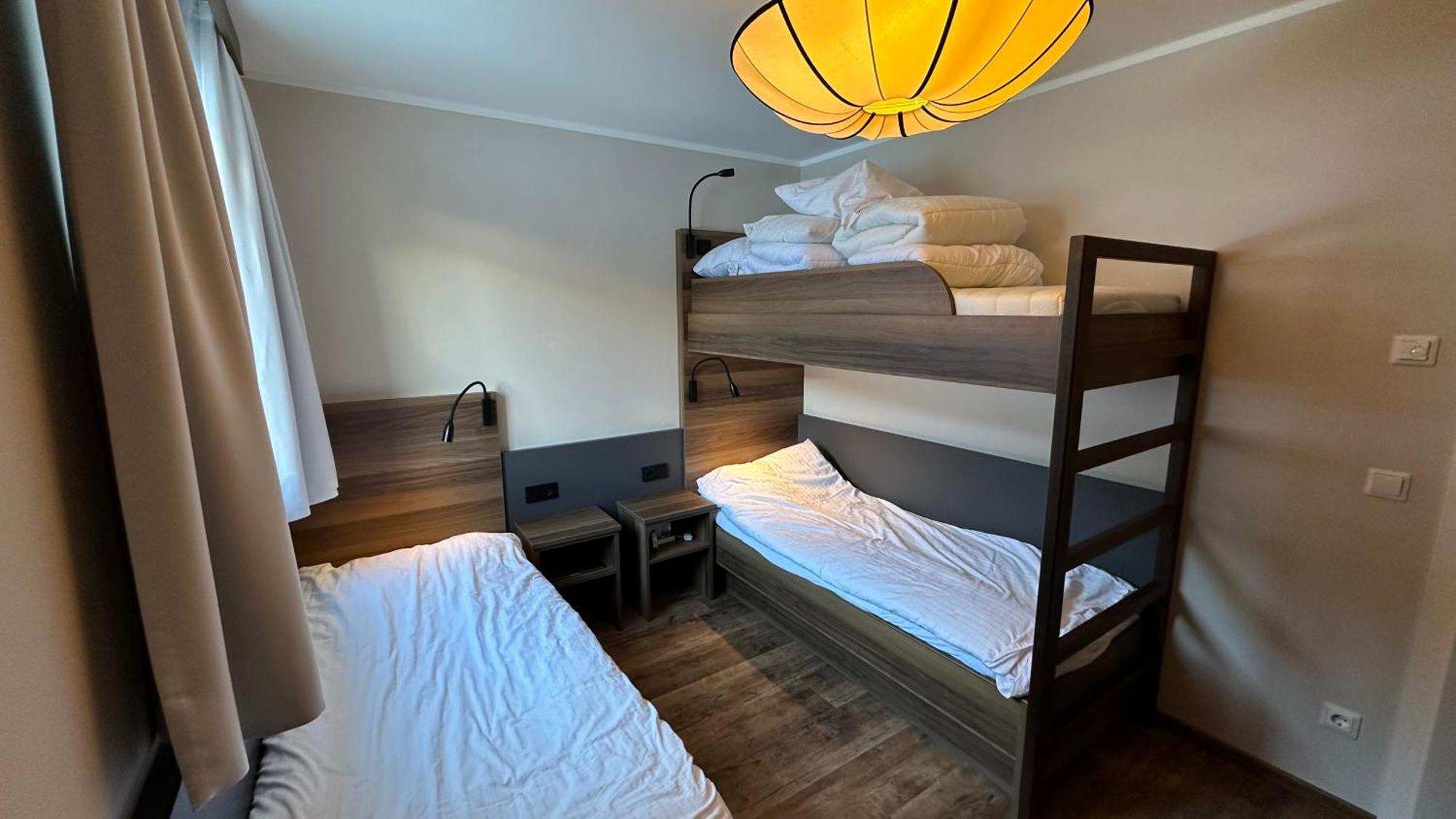 באד גסטיין Panorama Spa Lodges Das.Schiller מראה חיצוני תמונה